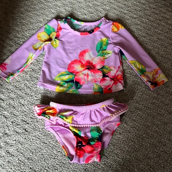 Baby Gap swim suit~ no filters used I like 4 u 2 see what ur going 2 receive! - Picture 1 of 3